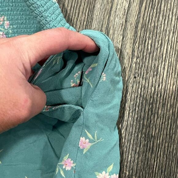 American Eagle Womens Smocked High Waist Shorts 100% Viscose Floral Green Size S - Picture 2 of 6